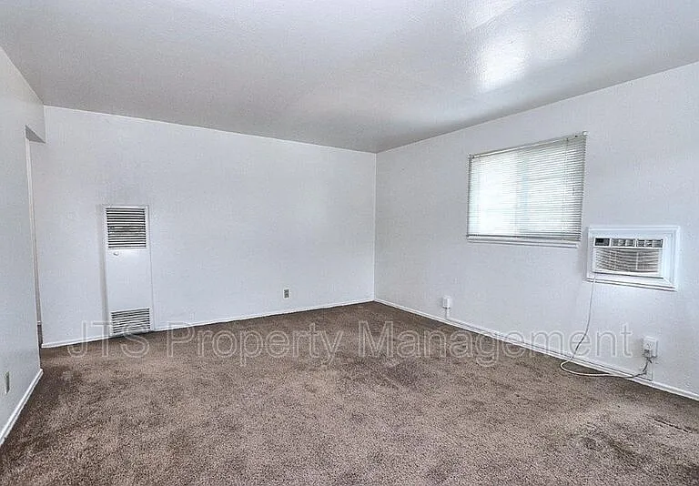 4439 V St #6 — Photo 11