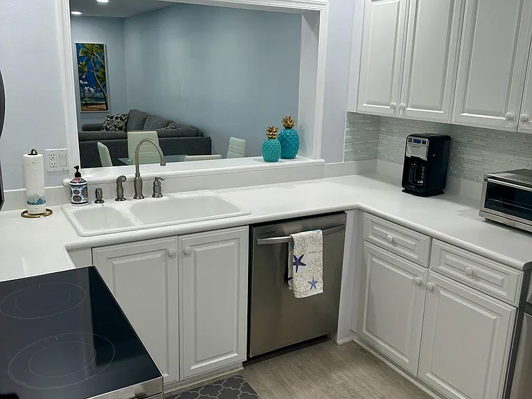 65 Pelican Pointe Dr #202 — Photo 39
