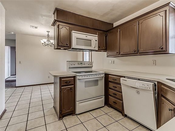 5th image of 12420 Southgate Dr