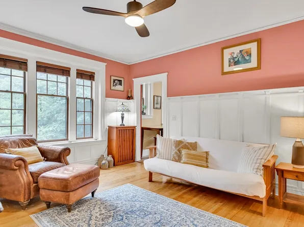 169 Washington St APT 10, Newton, MA 02458