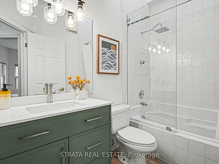 423 Manor Rd E — Photo 20