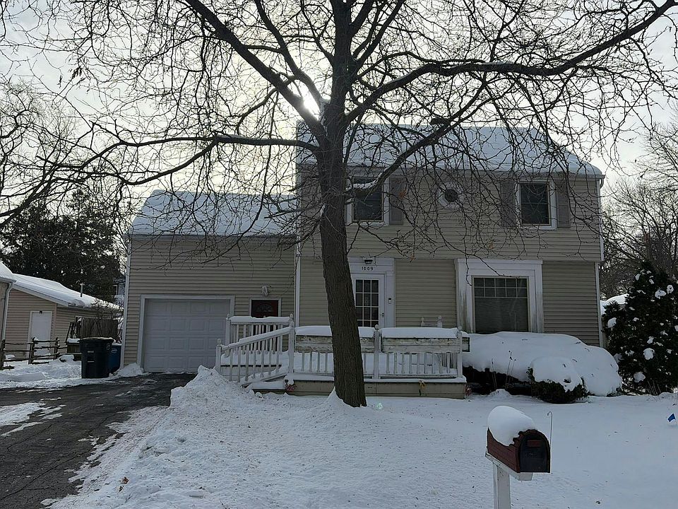 1st image of 1009 Red Oak Ln