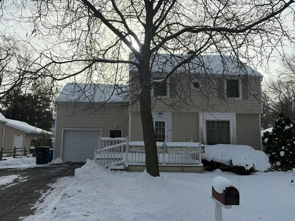 1009 Red Oak Ln, Appleton, WI 54915