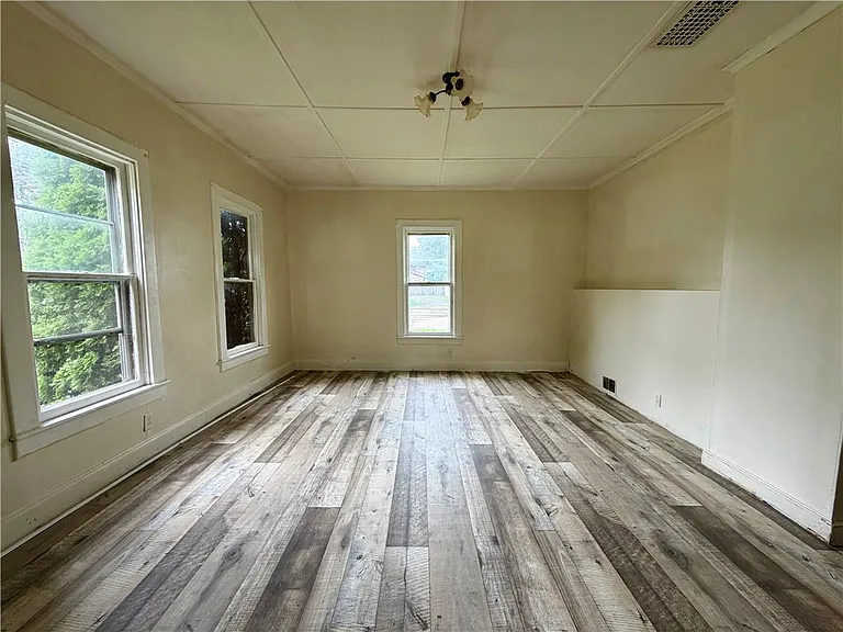 1320 Grand Central Ave — Photo 3