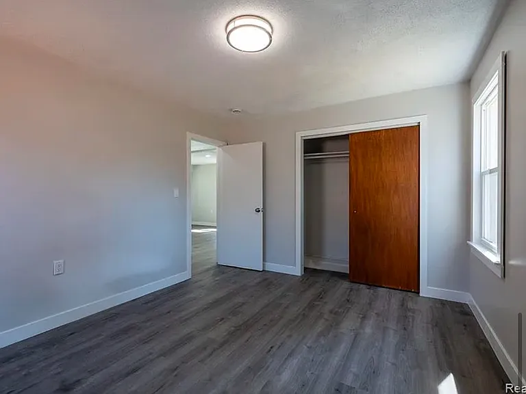 8637 Robindale Ave — Photo 4