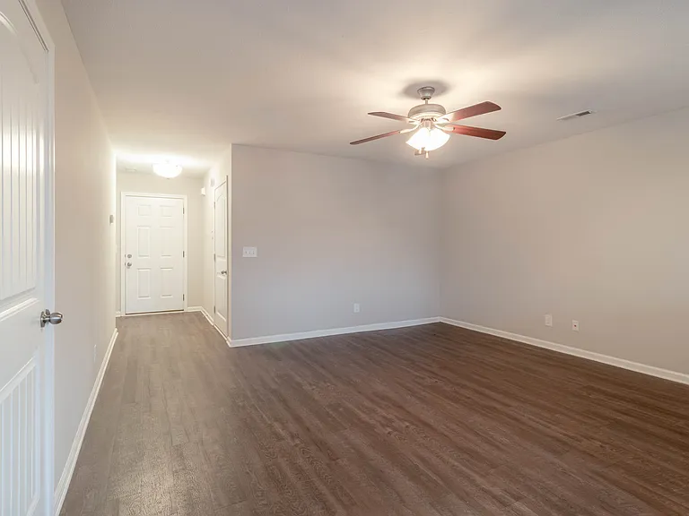 121 Melbourne Dr #D — Photo 5