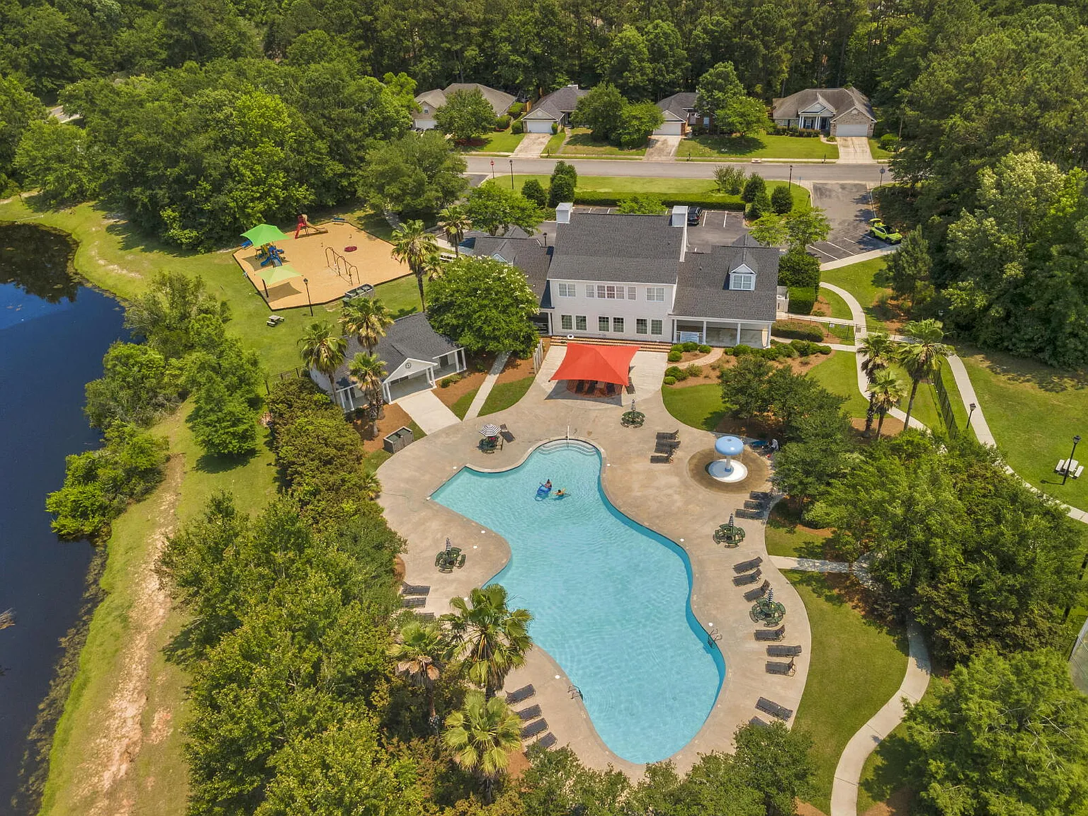 5 bed, 3.0 bath, 2824 sqft, $2,600 — Photo 2