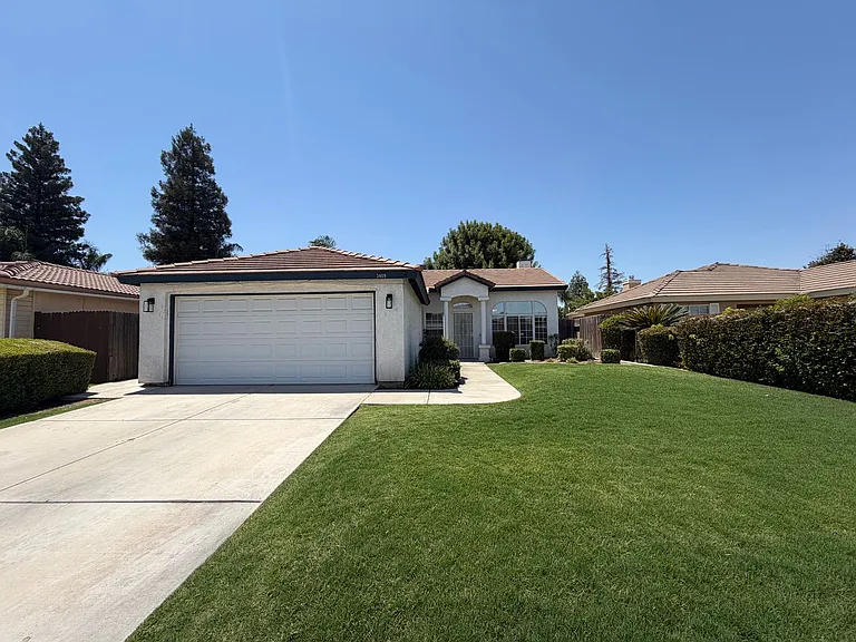 3409 Starside Dr — Photo 2