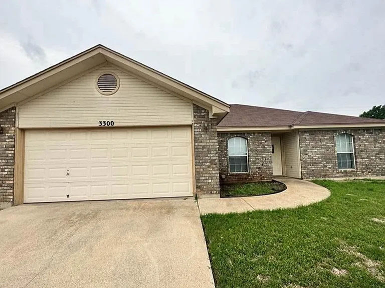 3300 Gus Dr — Photo 9