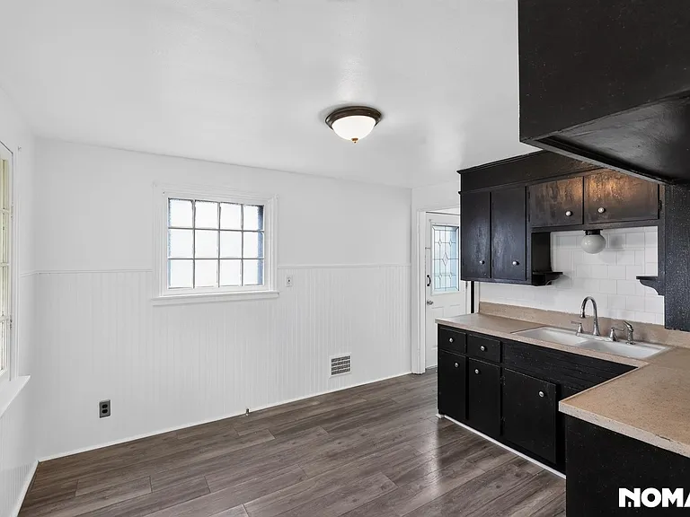 220 Michael Ave — Photo 3