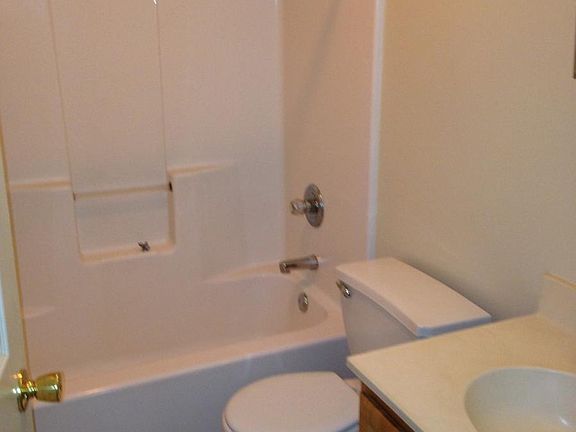 2ND FLOOR FULL BATH