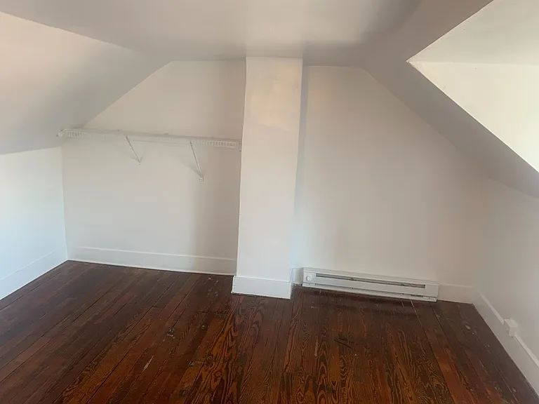 218 S West St — Photo 16