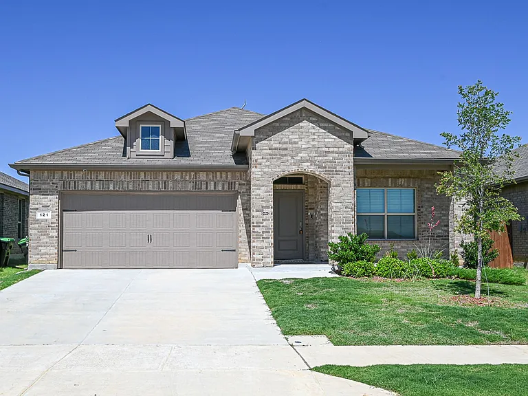 121 Hollytree Ln — Photo 1