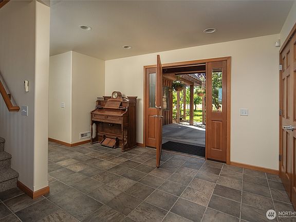 4th image of 4405 Cove Road