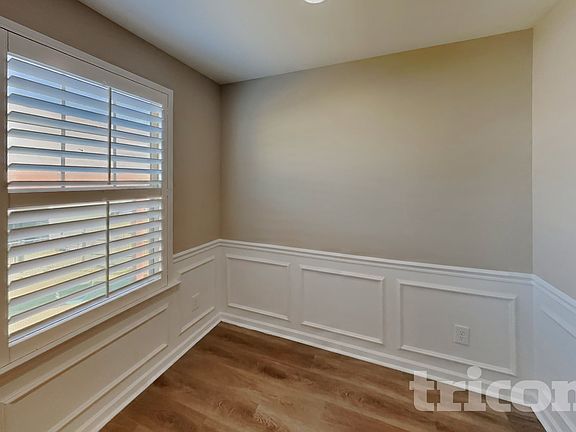 4th image of 1040 Lindyn Lee Way