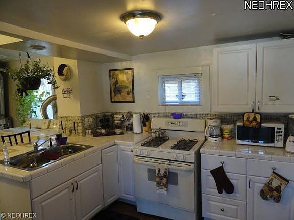 5th image of 1953 W 61st St