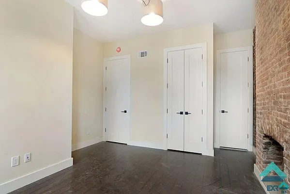 Rented by EXR | media 17