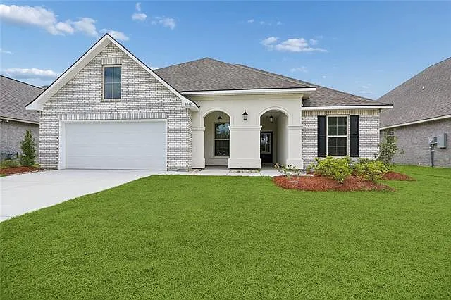 8862 Lyndanne Dr — Photo 1