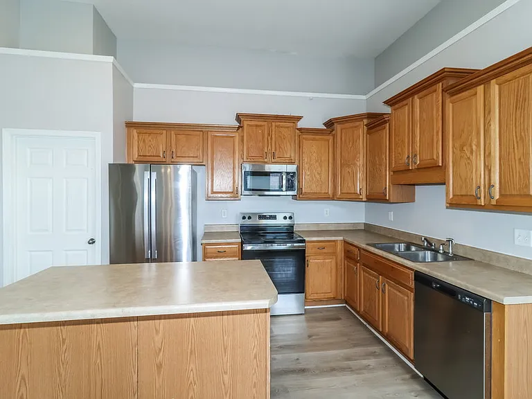 1112 Averett Ln — Photo 8
