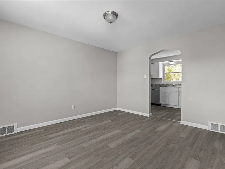 2982 Kestner Ave — Photo 6