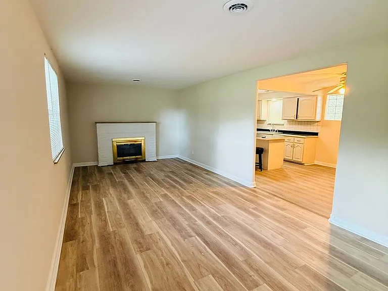544 Thurston Ave — Photo 4