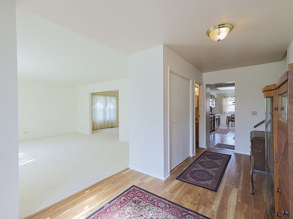 4th image of 100 Green Meadow Dr