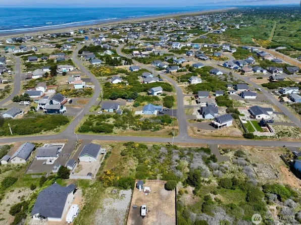415 N Portal Loop SW, Ocean Shores, WA 98569