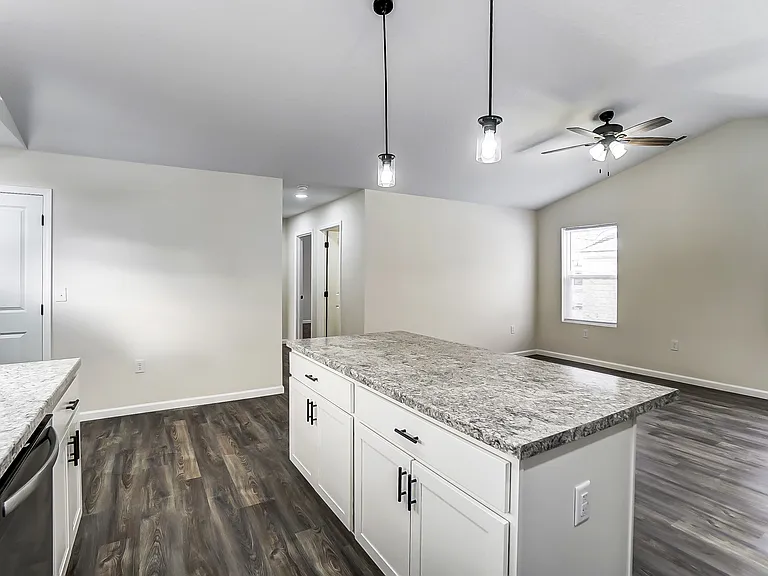 1432 W Elm St — Photo 6