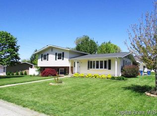 31 Woods Mill Rd, Sherman, IL 62684