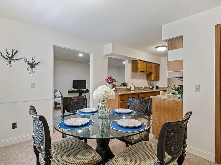 York Creek Apartments — Photo 11