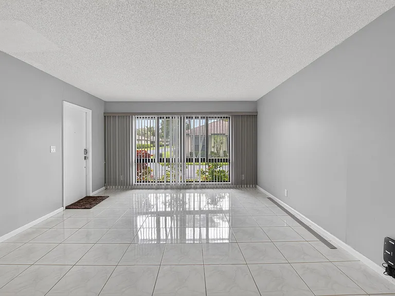 4944 Equestrian Cir #A — Photo 8