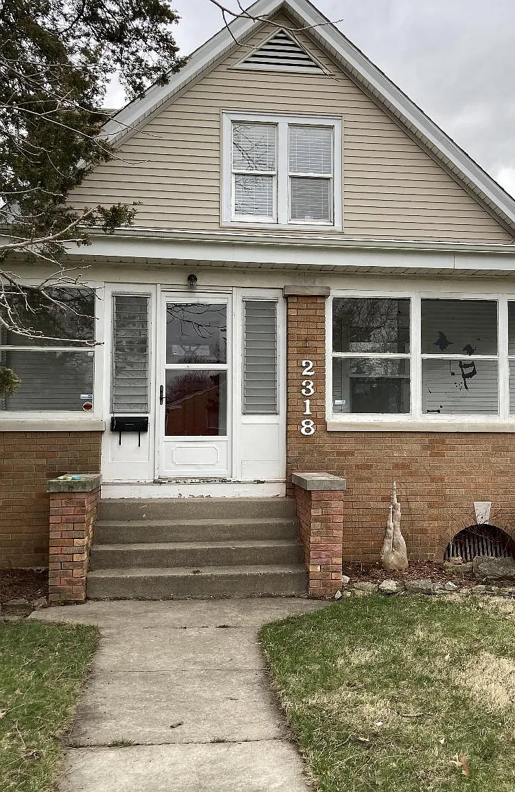 Logan Street, Rockford — Photo 1
