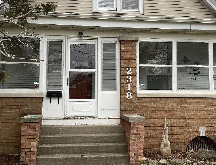 2318 Logan St — Photo 1
