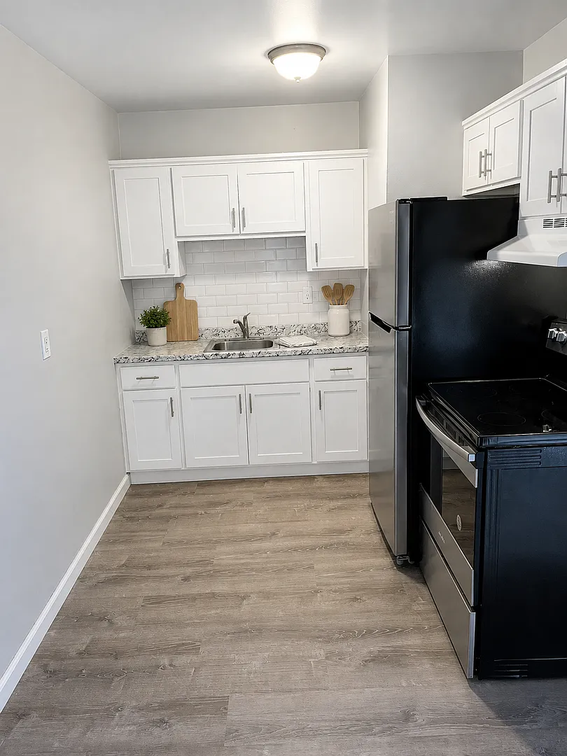 5640 Pardee — Photo 1