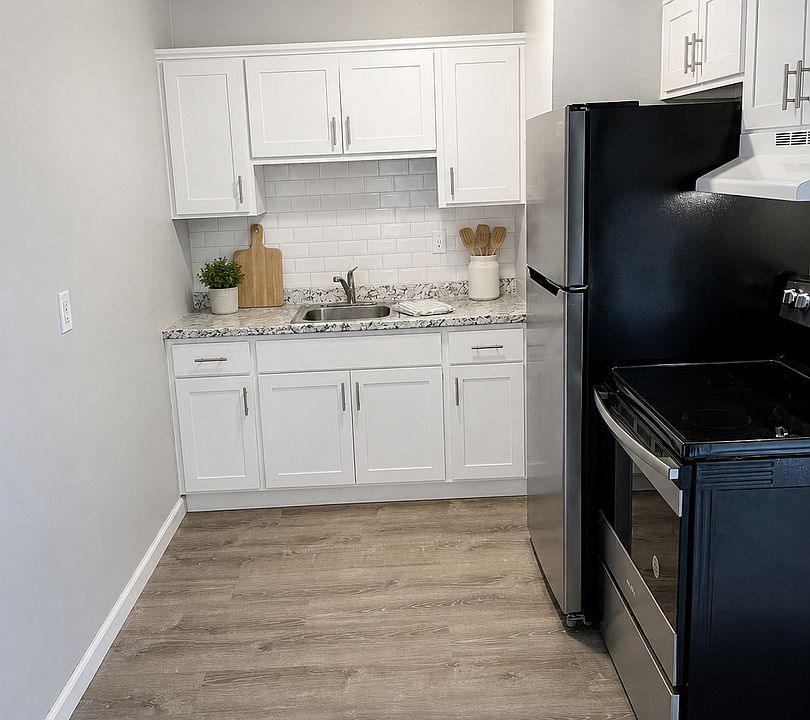 1st image of 5640 Pardee Rd Unit 4