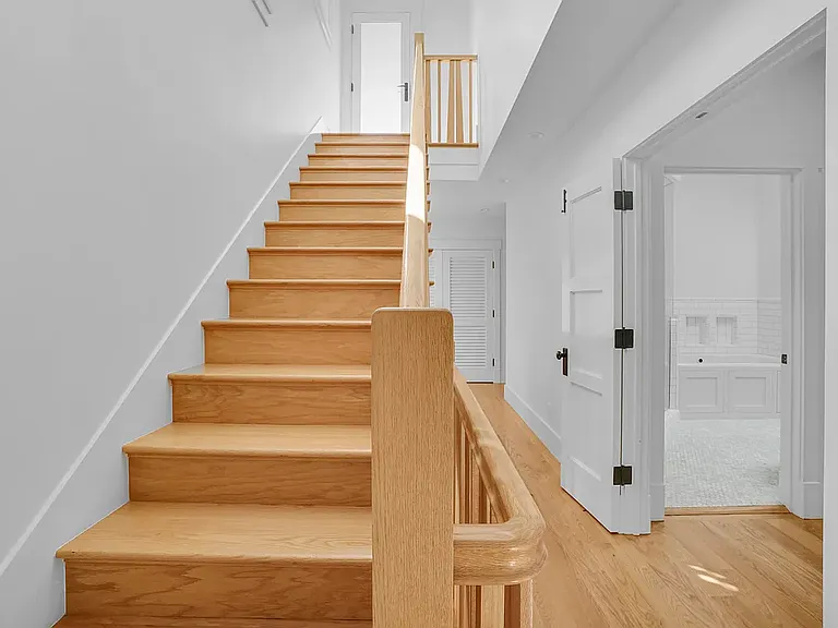 44 Sunset Ave — Photo 34