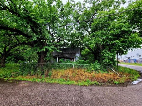 1309 S 4th St, Bonham, TX 75418