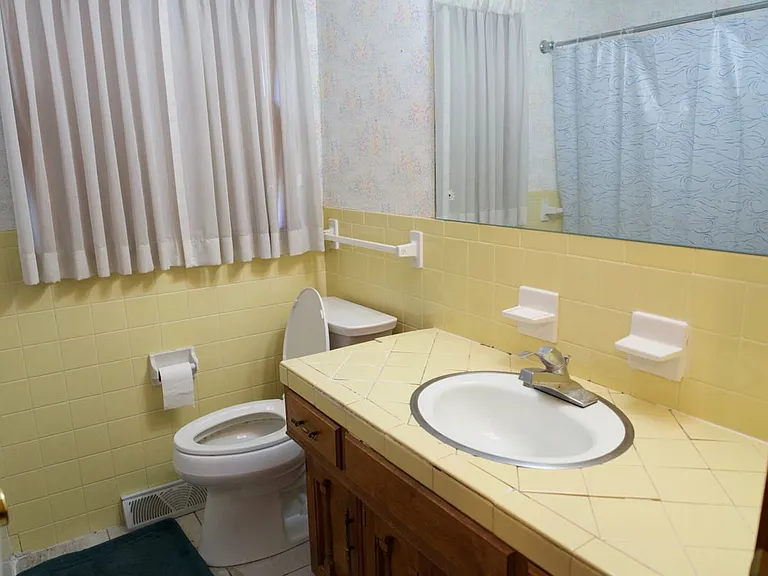 1405 N 82nd Ter — Photo 14