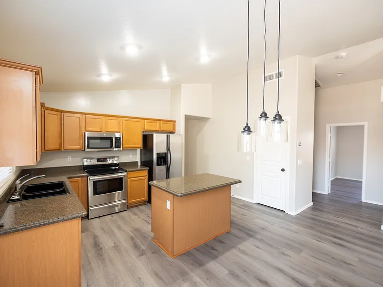2541 E Silversmith Trl — Photo 4