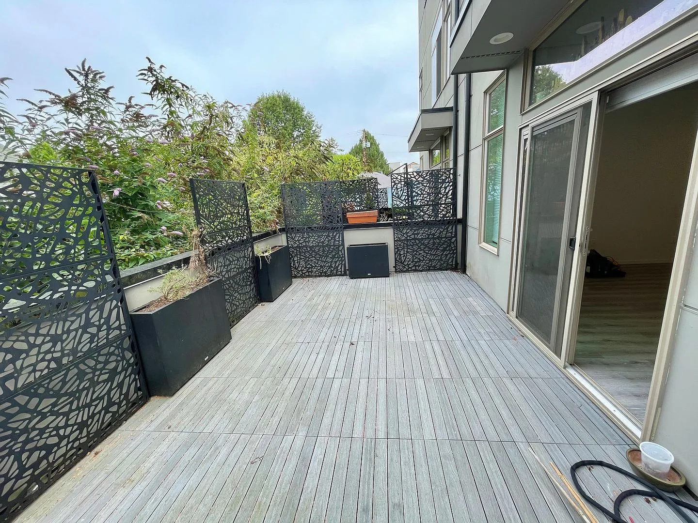 Sophisticated 3 Bedroom Townhome — Photo 4
