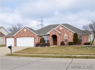 6033 Keebler Oaks Dr, Maryville, IL 62062