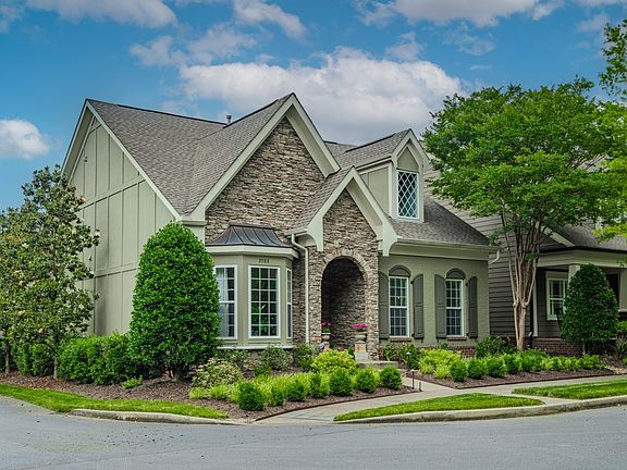 2nd image of 2988 Kingston Cir S