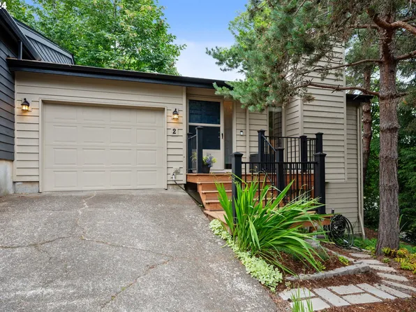 2 Mountain Cir, Lake Oswego, OR 97035