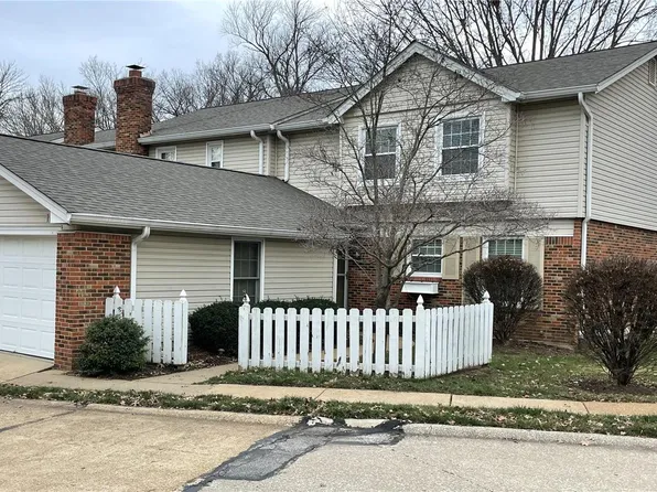 1113 Woodlake Village Dr #72, Saint Louis, MO 63141