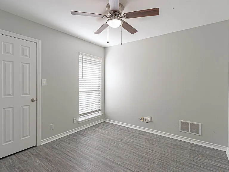 5605 Calais Dr — Photo 18