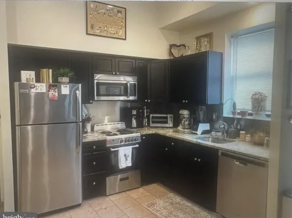 932 Pine St APT 3R, Philadelphia, PA 19107