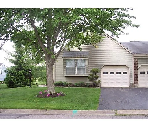 19 Hillsborough Dr #B photo 1