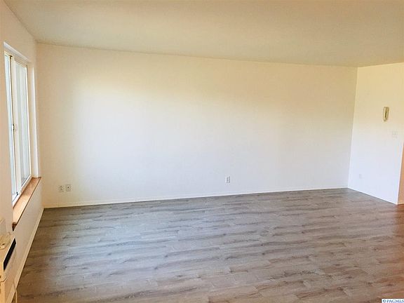 3rd image of 3121 W Hood Ave APT I102