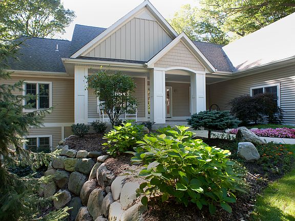 2nd image of 5395 Lakeshore Dr