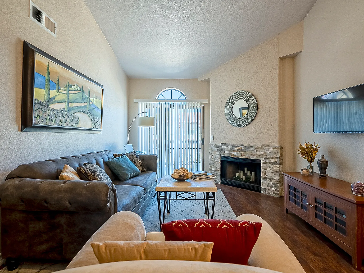2 bed, 1120 sqft, $2,400 — Photo 3
